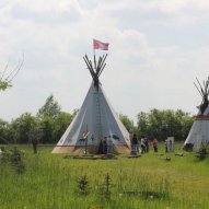 źródło: www.kraina-westernu.com/atrakcje/wioska-indianska